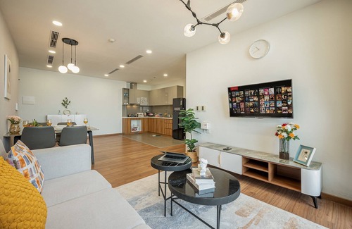 Tan Thuan Tay Apartment | Spacious 3Brs Apt - Large Living room - Amazing Pool & Gym