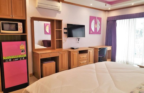 Na Kluea Apartment | Spacious 3rd floor studio at Baan Suan Lalana