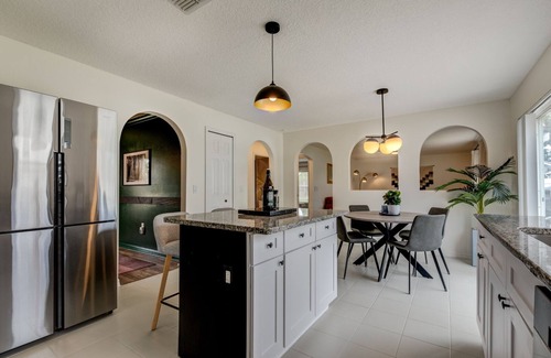 Sanford House | Spacious 4+1 bedroom house in Sanford with fast WiFi, A/C, & sleeping up to 12!n