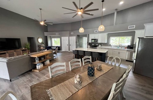 Crystal River House | Spacious 4/2- Pool & boat dock