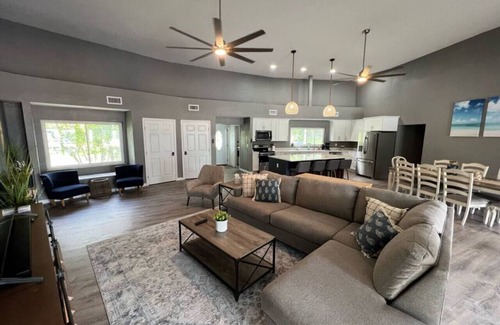 Crystal River House | Spacious 4/2- Pool & boat dock