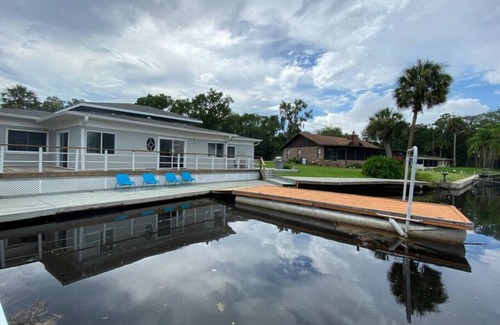 Crystal River House | Spacious 4/2- Pool & boat dock
