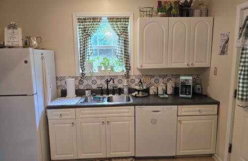 Burnsville House | Spacious 4.5 bedroom house in charming Burnsville