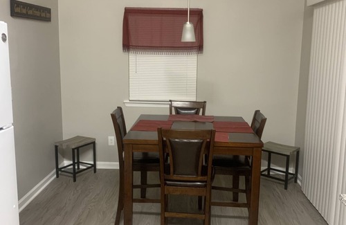 Church Street House | Spacious 4 bathroom house quiet neighborhood