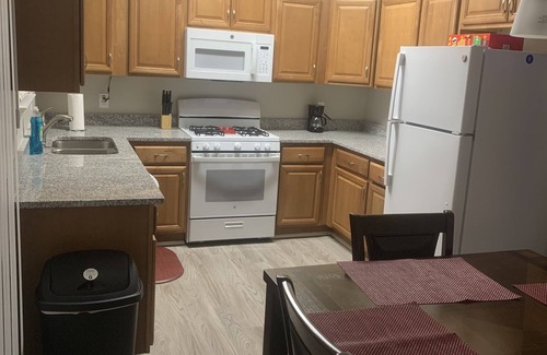 Church Street House | Spacious 4 bathroom house quiet neighborhood