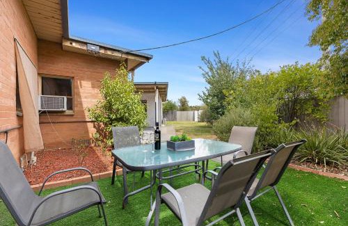 Strathmerton House | Spacious 4 Bdrms near Murray River, Pet Friendly