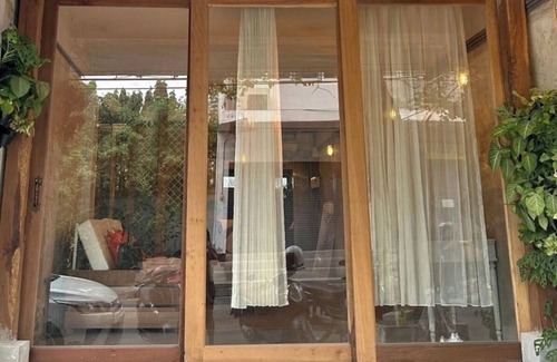 Wattana House | Spacious 4-bedroom townhome in lovely Prakanong Wattana with WiFi, AC.