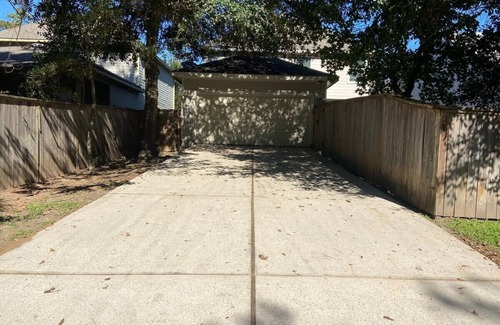 Sterling Ridge House | Spacious 4 bed/2.5 bath House in Spring, Texas