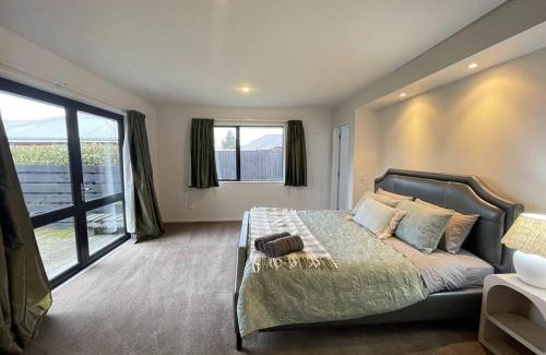 Halswell House | Spacious 4 Bed Family Home