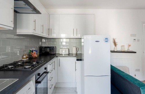 Chatham House | "Spacious 4-Bed Family Home in Chatham – Modern Comfort & Prime Location!"