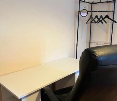 Rushmoor District House | Spacious 4 bed Farnborough AirShow