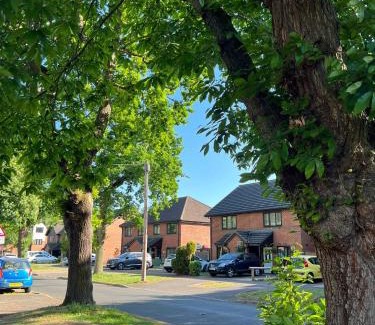 Rushmoor District House | Spacious 4 bed Farnborough AirShow