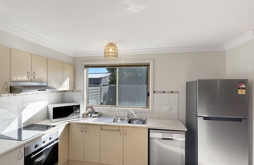 Broulee House | Spacious 4-Bed Home 2-Min to the Beach