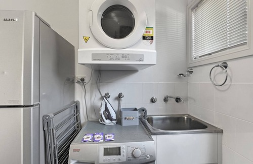 Broulee House | Spacious 4-Bed Home 2-Min to the Beach