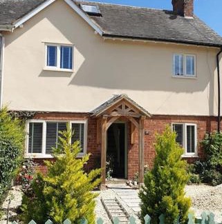 Helmdon House | Spacious 4 bed house 10 min from Silverstone