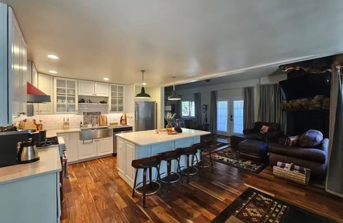 Easton House | Spacious 4 Bed + Lakes + ATV trails!