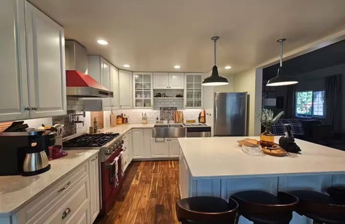 Easton House | Spacious 4 Bed + Lakes + ATV trails!