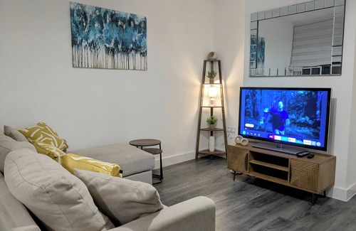 Colchester Apartment | Spacious 4 Bed/Sleeps 8