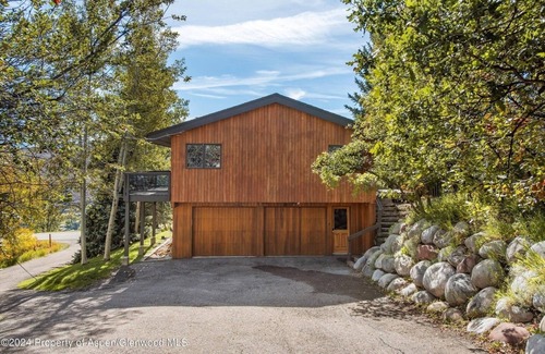 Snowmass Village House | Spacious 4-bedroom house in Snowmass Village with a beautiful view.