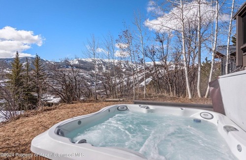 Snowmass Village House | Spacious 4-bedroom house in Snowmass Village with a beautiful view.