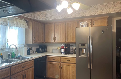 Sterling Heights House | Spacious 4 bedroom 7 beds house with AC, WiFi in welcoming Sterling Heights