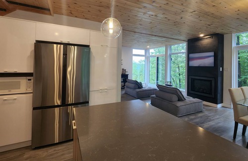 Wakefield House | Spacious 4-Bed w sauna, cozy fireplace & rooftop