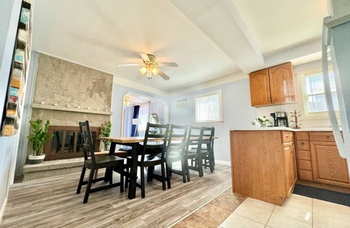 Madison Heights House | Spacious 4-bedroom house in fabulous Madison Heights with WiFi, AC, fitness room
