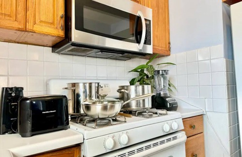 Madison Heights House | Spacious 4-bedroom house in fabulous Madison Heights with WiFi, AC, fitness room