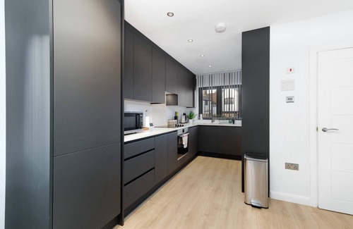 Slough House | Spacious 4 Bedroom House -01 with Parking in Farnham Royal Slough