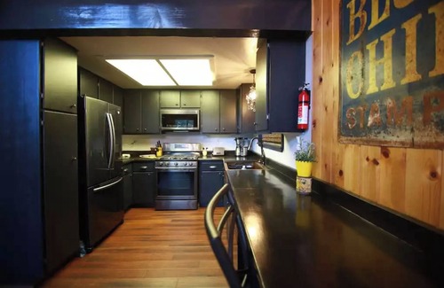 Meadow Bay Ski Chalet | Spacious 4-bedroom chalet in beautiful Lake Arrowhead with WiFi