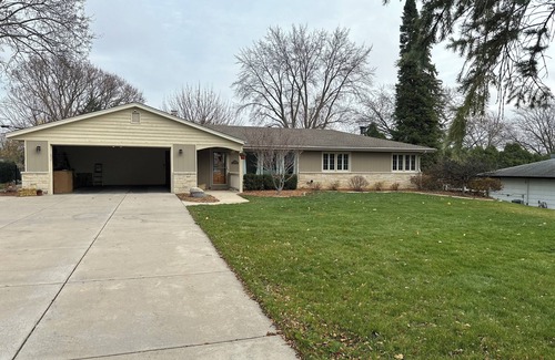 Menomonee Falls House | Spacious 4-bedroom house in terrific Menomonee Falls with WiFi, AC