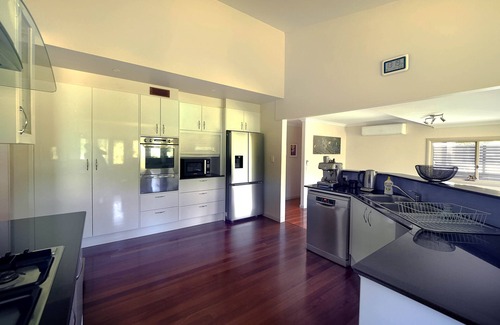 Coomba Park House | Spacious 4 bedroom family home with pool