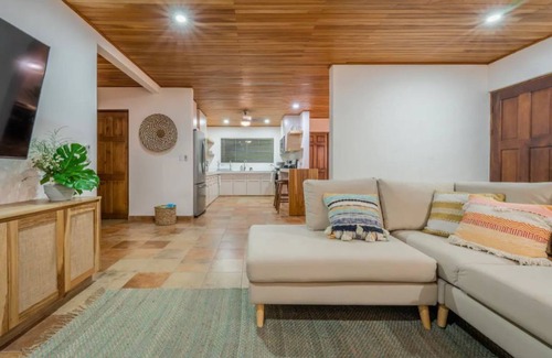 Jaco House | Spacious 4-Bedroom with Private Pool and BBQ Patio