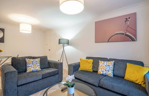 Livingston House | Spacious 4 bedroom home