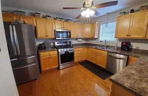 Forest House | Spacious 4 Bedroom 2.5 Bath Home, great location!