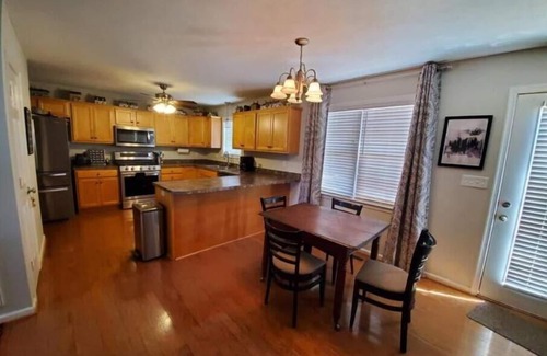 Forest House | Spacious 4 Bedroom 2.5 Bath Home, great location!