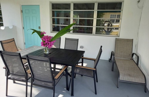 Spanish Wells House | Spacious 4 Bedroom 2 Bath Villa, Sea View 2 minute walk to beach, Kayak Included