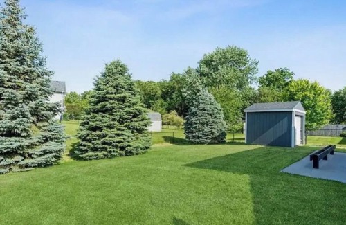 Altoona House | Spacious 4 - bedroom 2 king beds