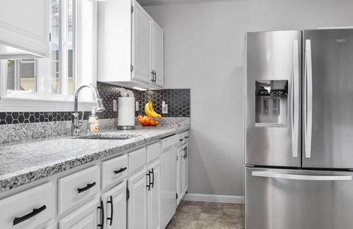 Worcester House | Spacious 4-bedroom, 2 bathroom house with WIFI in charming Worcester