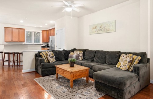 Glen Riddle House | Spacious 4 BEDROOM 3 1/2 BATHROOM in Gated Resort Community