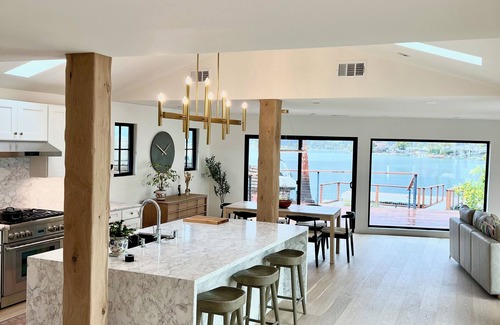 Novato House | Spacious 4-bedroom, 3- bath waterfront glass house!