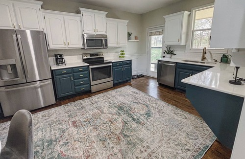 Cleveland House | Spacious 4-Bedroom 3 Acre Fence County Home in Cleveland MO!
