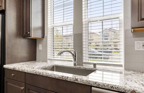 Roseville House | Spacious 4-bedroom 3-bath pet friendly house in West Roseville