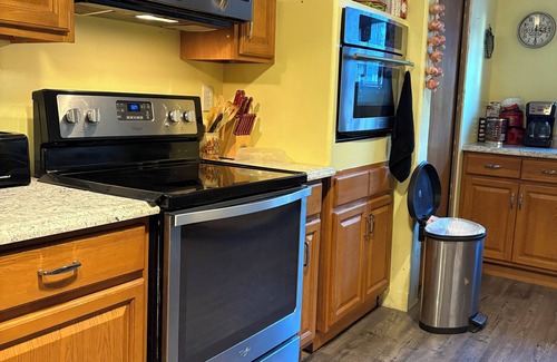 Washington County House | Spacious 4-bedroom 5 bed house. A lil Hollywood in the living room.Comfy beds!