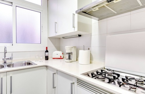 Sants-Badal Apartment | Spacious 4 Bedroom Apartment Fira BCN & Camp Nou