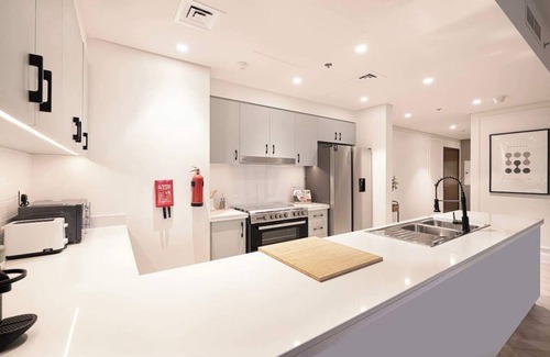 Trade Centre 1 Apartment | Spacious 4-Bedroom Apartment with Full Fountain and Burj Khalifa Views - 10 min