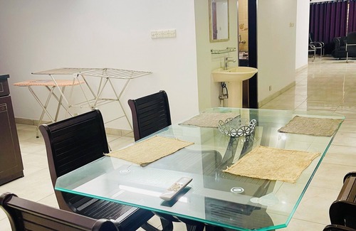 Dhaka Apartment | Spacious 4-bedroom apartment in lovely Dhaka Gulshan with AC, WiFi