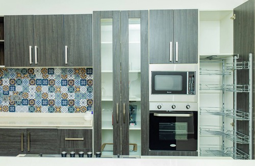 Abuja Apartment | Spacious 4 bedroom Apartment with gym, laundry, internet, and 24Hrs solar power