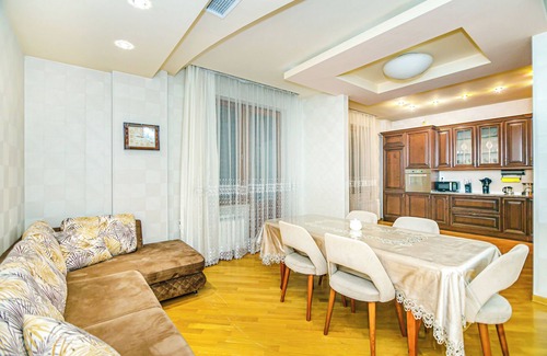 Baku Apartment | Spacious 4-bedroom apartment in center Baku with fitness room