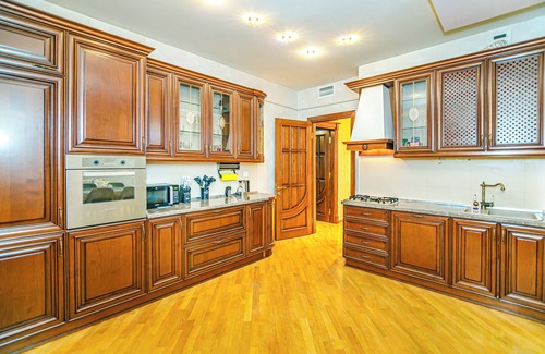 Baku Apartment | Spacious 4-bedroom apartment in center Baku with fitness room